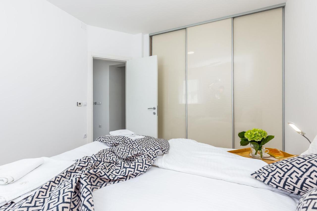 Luxury With Pool 2 Apartman *