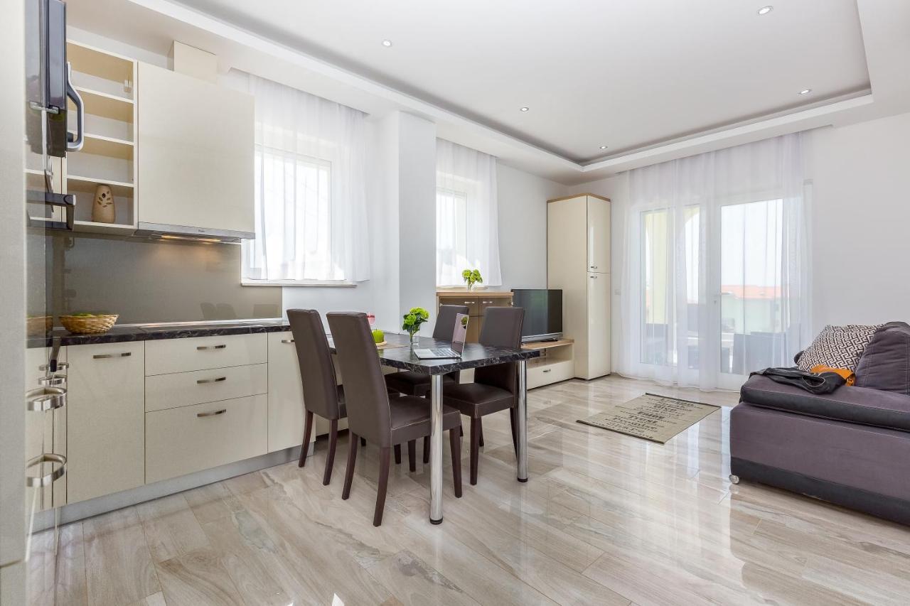Luxury With Pool 2 Apartman *