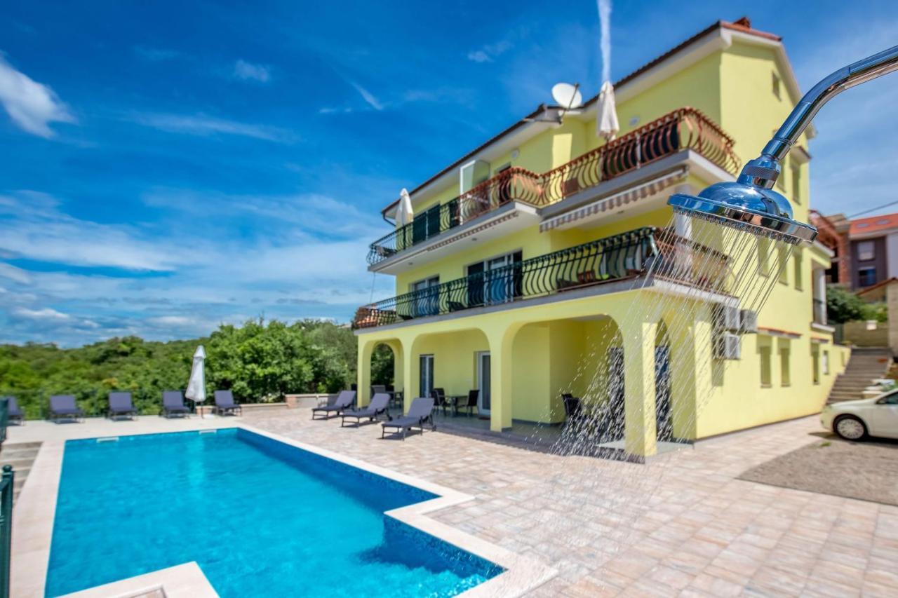 Luxury With Pool 2 Apartman