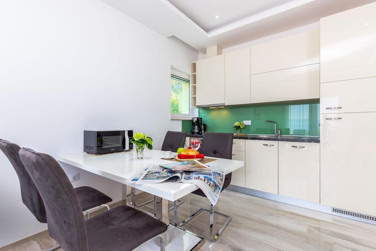 Luxury With Pool 2 Apartment *