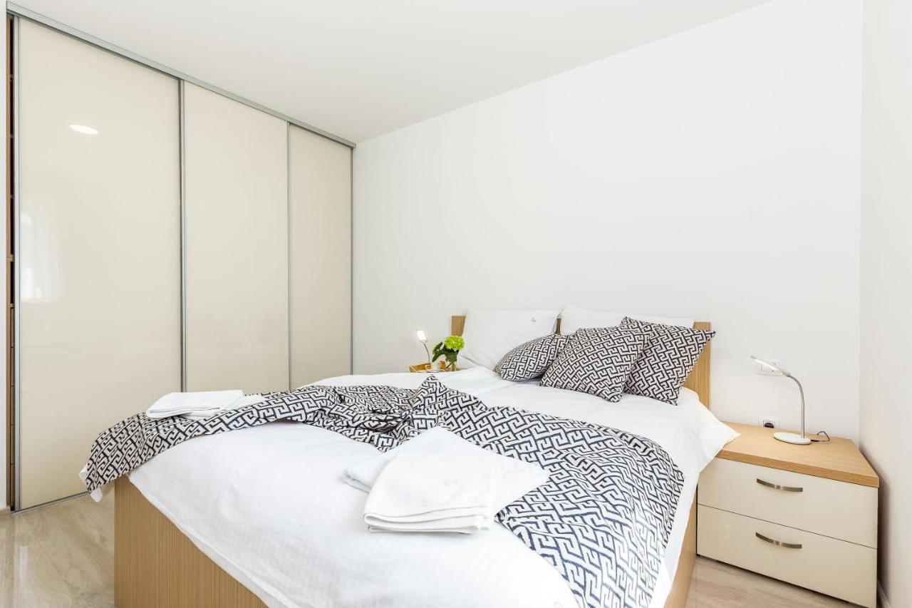 Apartment Luxury With Pool 2 *