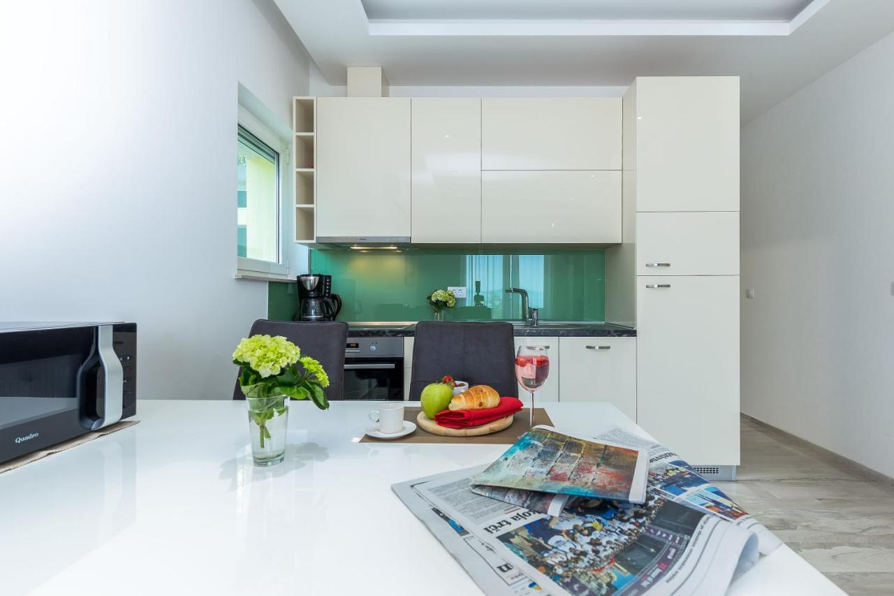 Luxury With Pool 2 Apartment *