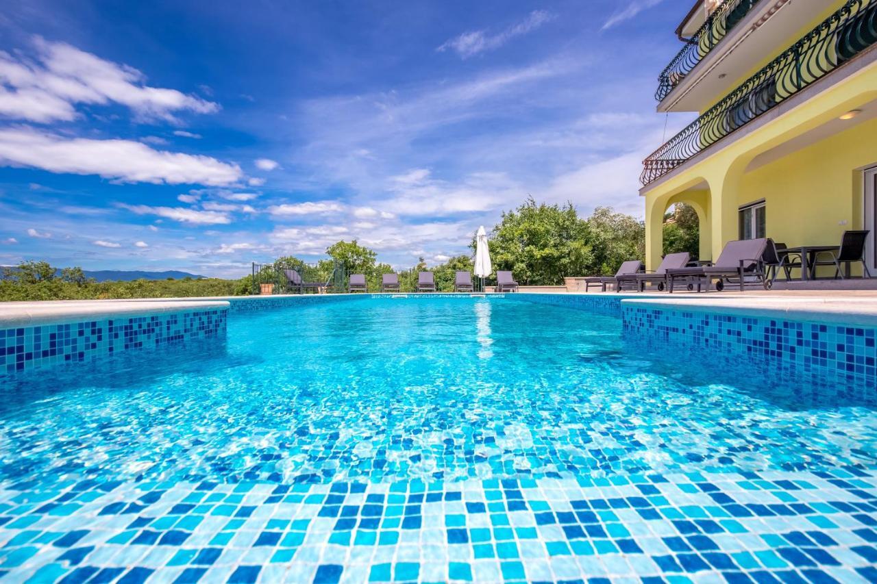 Luxury With Pool 2