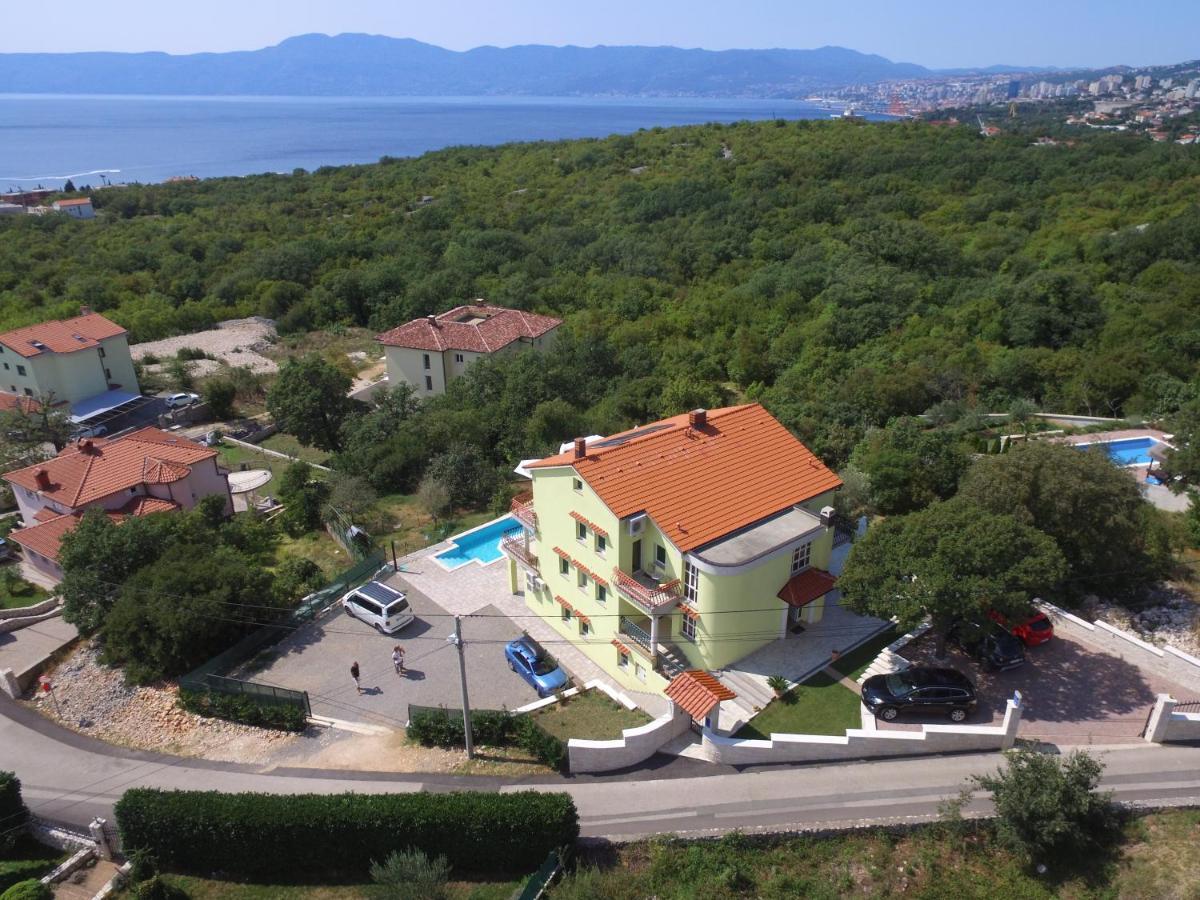 Luxury With Pool 2 Apartment